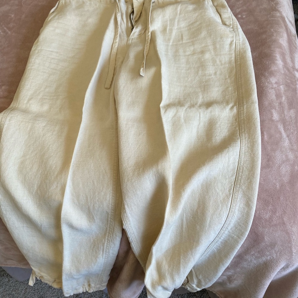Crème linen drawstring pants bunch at ankle with drawstrings